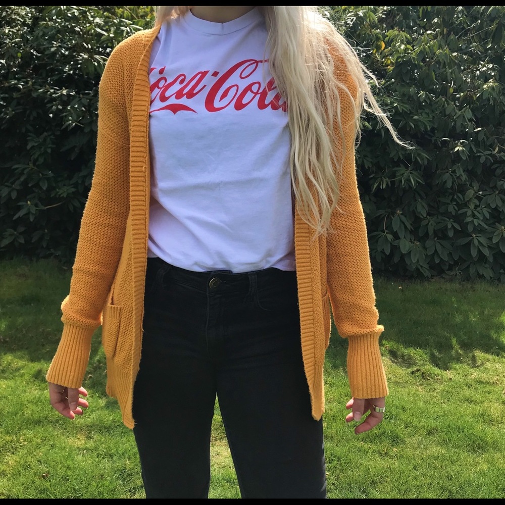 Mustard yellow cardigan 🍯